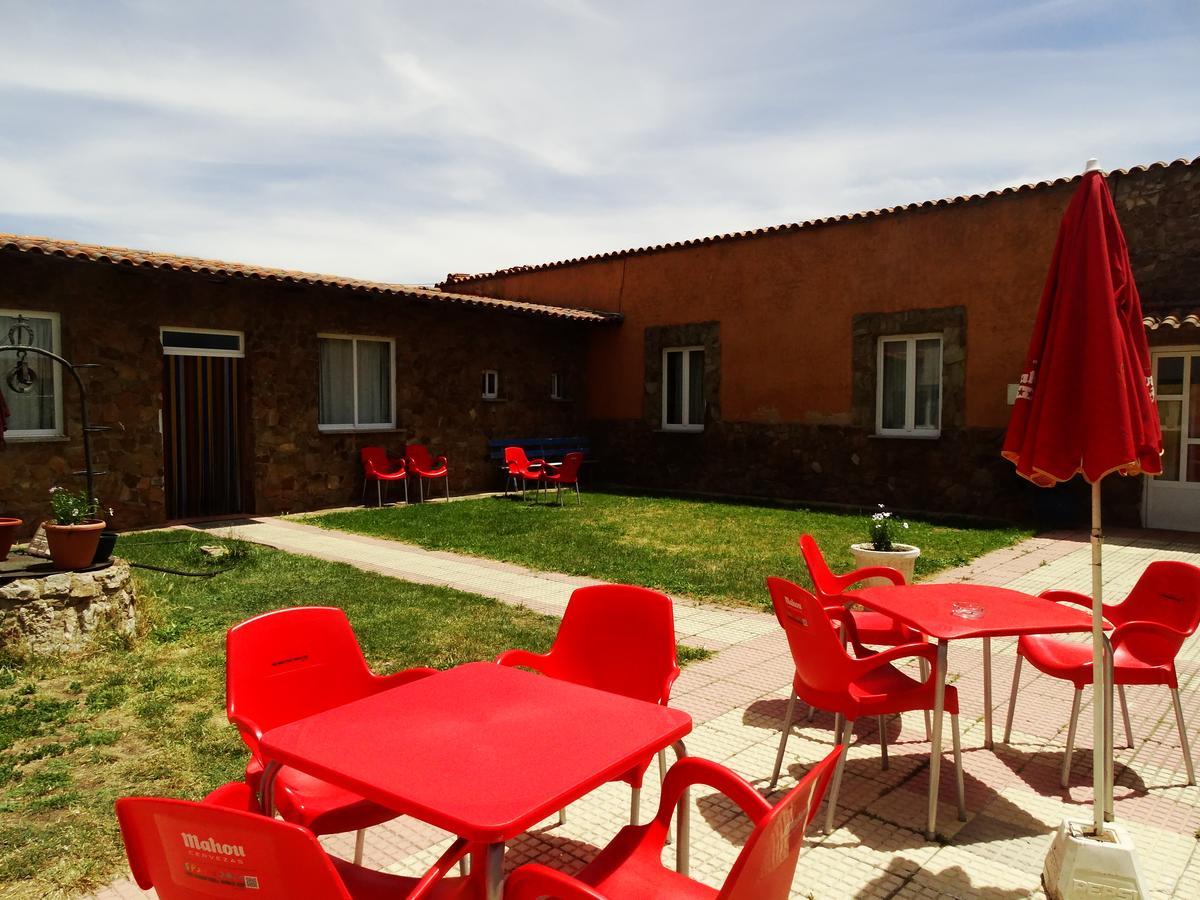 Albergue Santa Ana San Martín del Camino Esterno foto